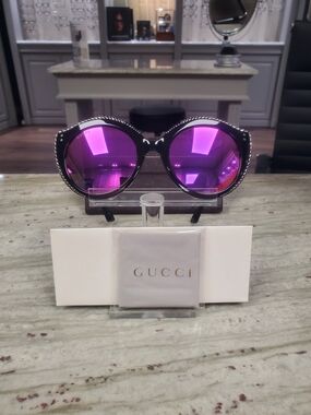 Gucci Round Sunglasses with Pink Mirrored Lenses and Black Frame